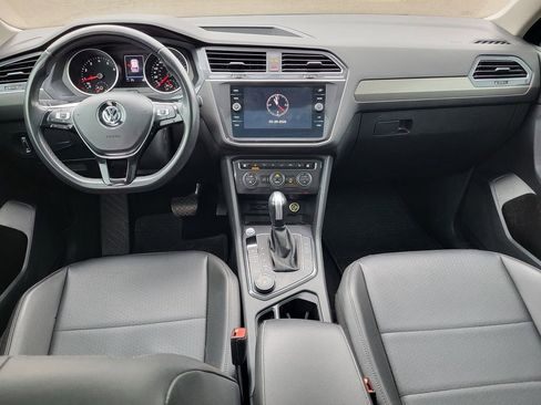 Used 2020 Volkswagen Tiguan SE w/ Panoramic Sunroof Package image 22