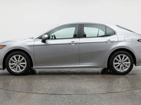 Used 2025 Toyota Camry LE image 5