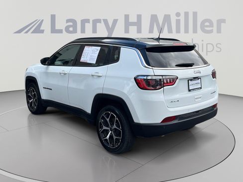 Used 2025 Jeep Compass Limited AWD/4WD image 3