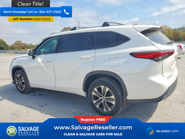 Used 2021 Toyota Highlander XLE AWD/4WD image 3