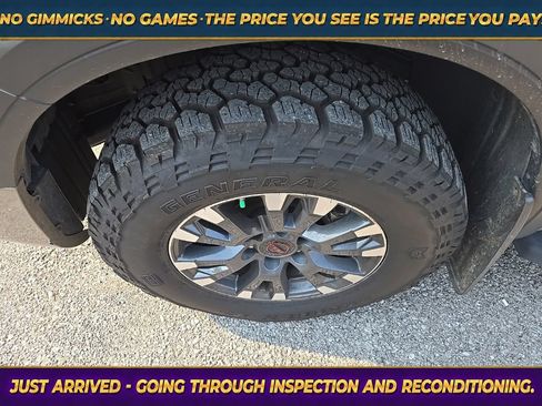 Used 2023 Nissan Titan PRO-4X w/ Pro-4x Convenience Package AWD/4WD image 12