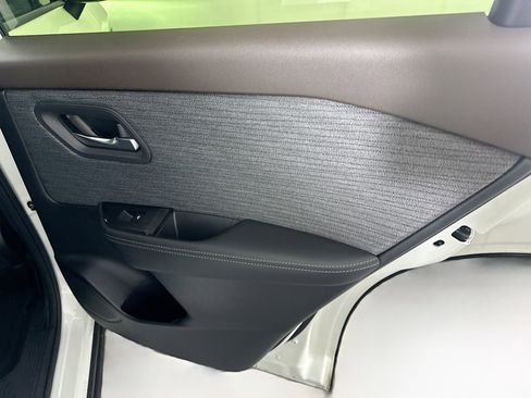 Used 2023 Nissan Rogue SV FWD image 28