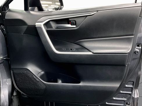Used 2020 Toyota RAV4 XLE Premium FWD image 22