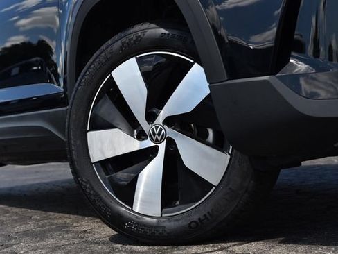 Used 2025 Volkswagen Taos S AWD/4WD image 3