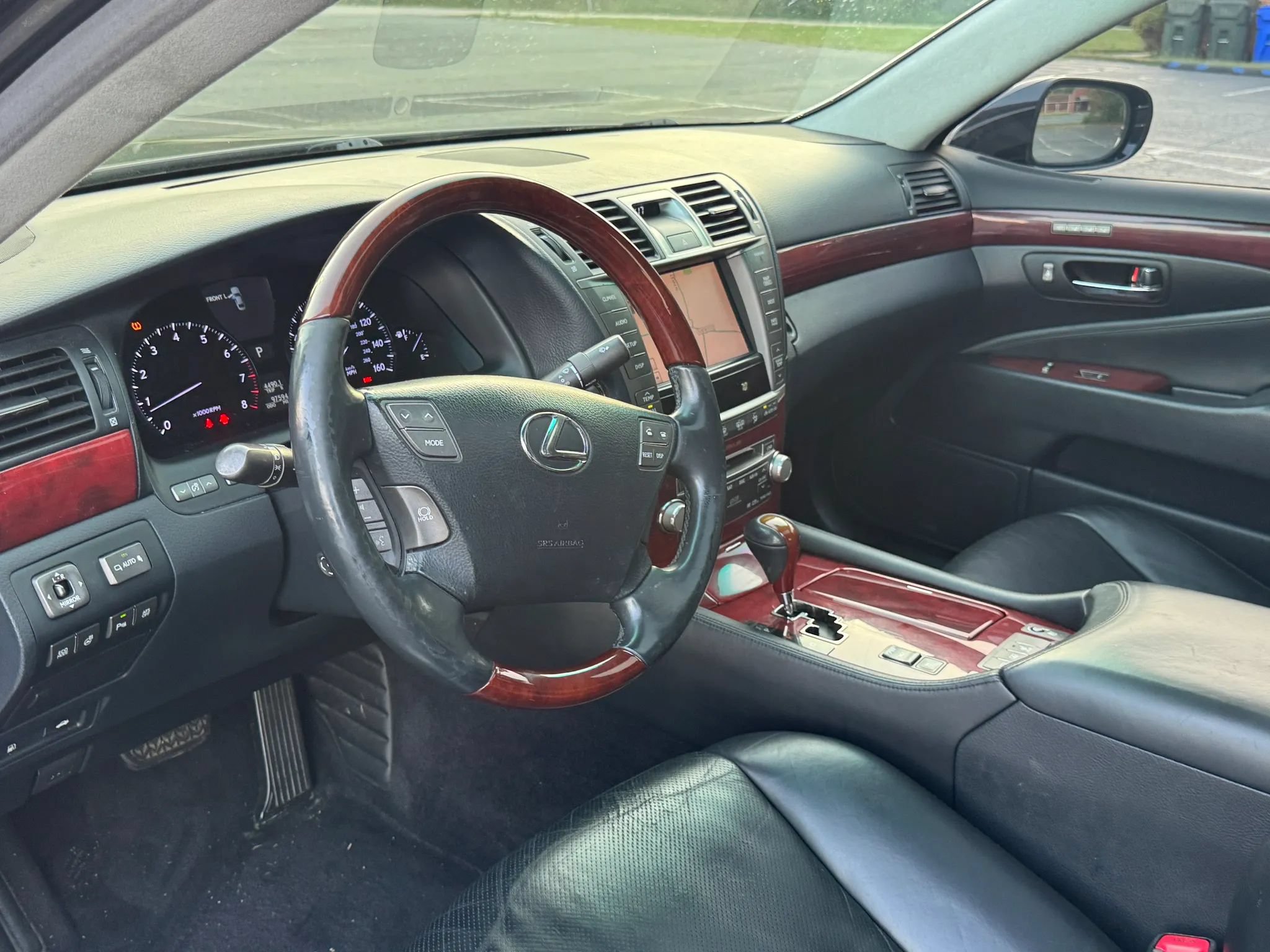 Used 2010 Lexus LS 460 L w/ Luxury Pkg RWD image 12