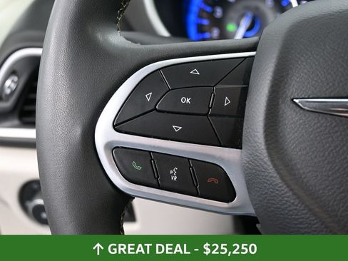 Used 2024 Chrysler Pacifica Touring-L FWD image 34