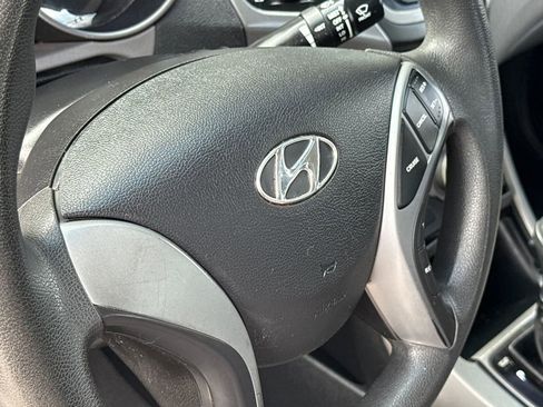 Used 2016 Hyundai Elantra SE FWD image 29