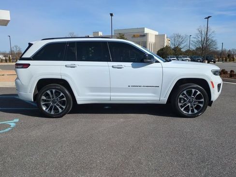 Used 2023 Jeep Grand Cherokee Overland AWD/4WD image 3