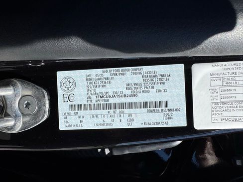 Used 2025 Ford Escape Platinum AWD/4WD image 27