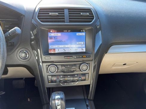 Used 2018 Ford Explorer XLT w/ Equipment Group 202A image 2