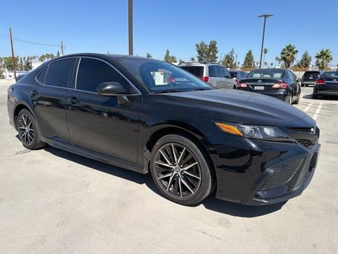 Used 2021 Toyota Camry SE FWD image 1