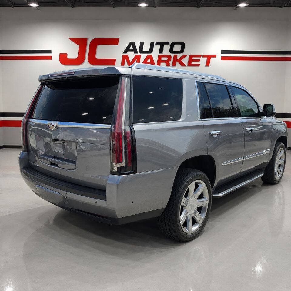 Used 2019 Cadillac Escalade Luxury RWD image 5
