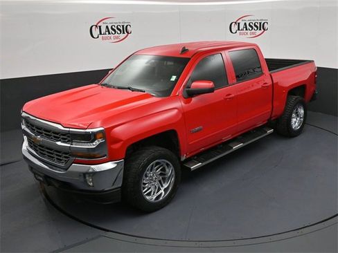 Used 2018 Chevrolet Silverado 1500 LT w/ Texas Edition image 17