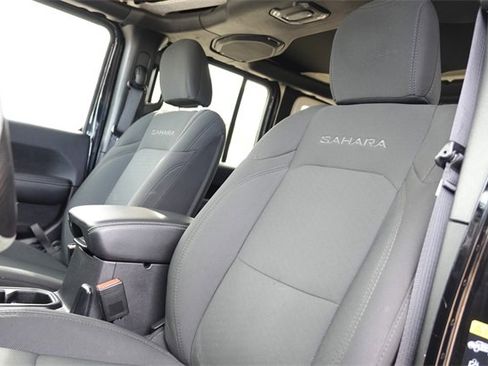 Used 2022 Jeep Wrangler Unlimited Sahara image 17