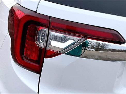 Used 2023 GMC Acadia SLT image 22