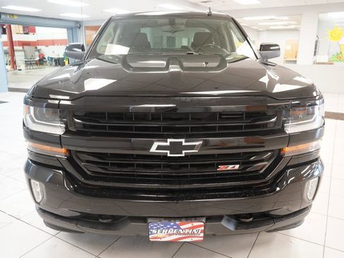 Used 2018 Chevrolet Silverado 1500 LT w/ Midnight Edition image 16