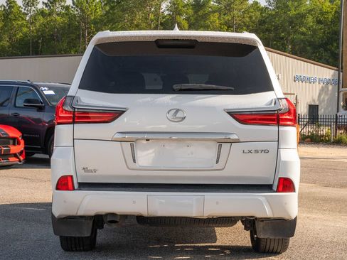 Used 2020 Lexus LX 570 4WD w/ Luxury Package image 10