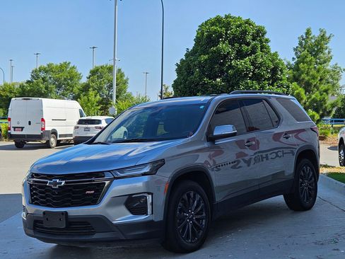 Used 2023 Chevrolet Traverse RS FWD image 3