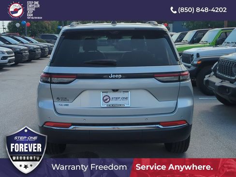 Used 2022 Jeep Grand Cherokee Limited 4xe w/ Luxury Tech Group II AWD/4WD image 5