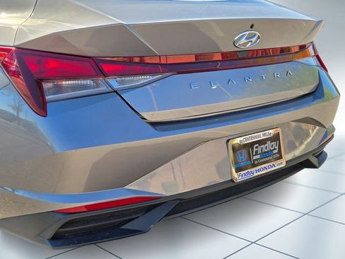 Used 2023 Hyundai Elantra SE image 7