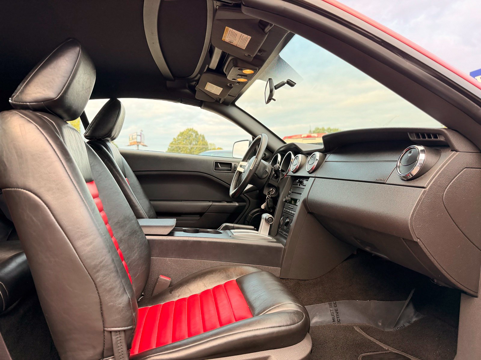 Used 2006 Ford Mustang Convertible RWD image 32
