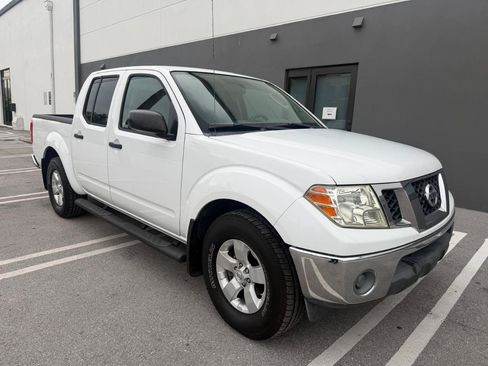 Used 2011 Nissan Frontier SV RWD image 3