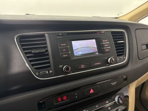 Used 2016 Kia Sedona LX w/ LX Convenience Package image 8