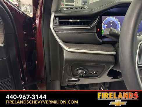 Used 2023 Jeep Grand Cherokee Limited image 16