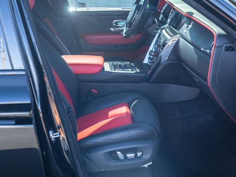 Used 2021 Rolls-Royce Cullinan image 37