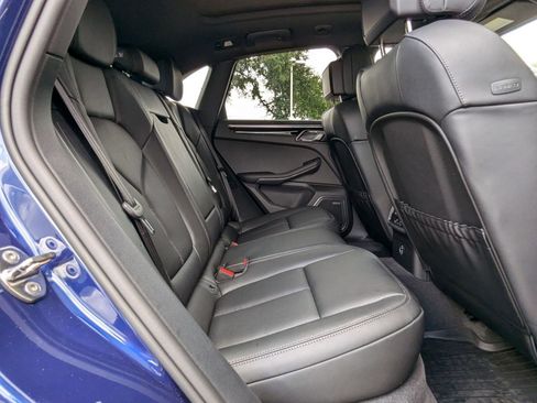 Certified 2025 Porsche Macan image 24