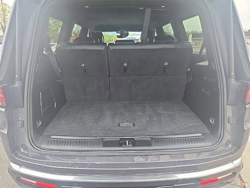 Used 2024 Jeep Wagoneer Series III AWD/4WD image 27