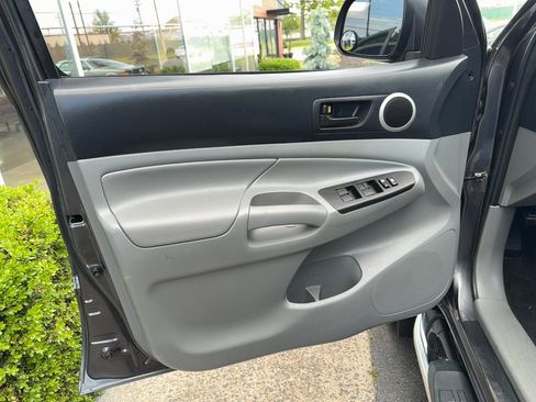 Used 2014 Toyota Tacoma 4x4 Double Cab w/ SR5 Package image 14