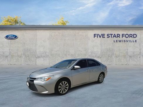 Used 2015 Toyota Camry XLE w/ Moonroof Package FWD image 4