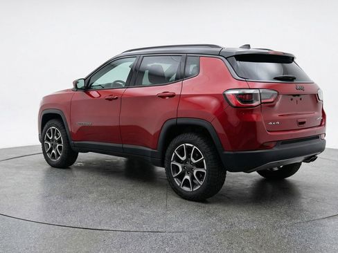 Used 2025 Jeep Compass Trailhawk image 5
