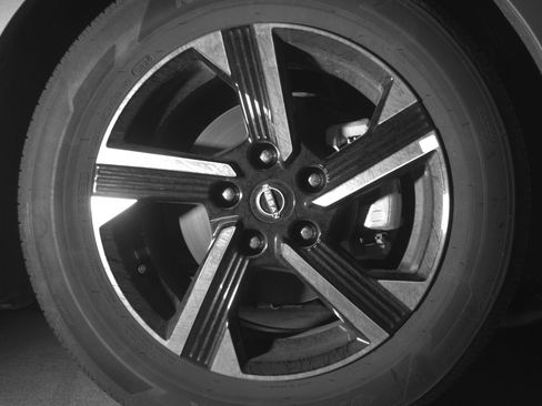 Used 2025 Nissan Sentra SV FWD image 13