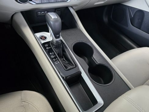 Used 2025 Nissan Altima 2.5 SV FWD image 29