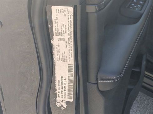 Used 2024 Jeep Grand Cherokee L Laredo image 35