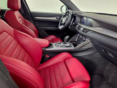 Used 2024 Alfa Romeo Stelvio Veloce AWD/4WD image 44