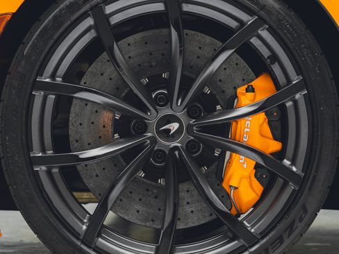 Used 2023 McLaren Artura RWD image 34