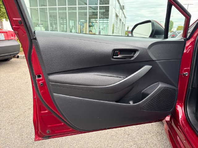 Used 2025 Toyota Corolla LE FWD image 16