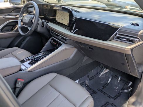 New 2025 Audi Q5 Premium image 9