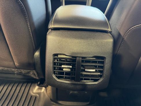 Used 2019 Ford Fusion SE w/ Equipment Group 151A FWD image 13