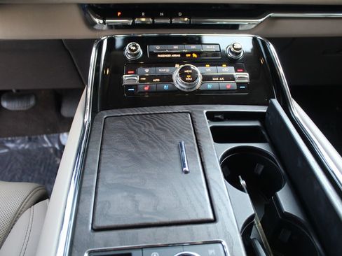 Used 2022 Lincoln Navigator Reserve image 16