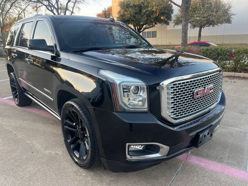 Used 2015 GMC Yukon Denali w/ Premium Package image 2