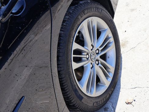 Used 2017 Toyota Camry SE image 29