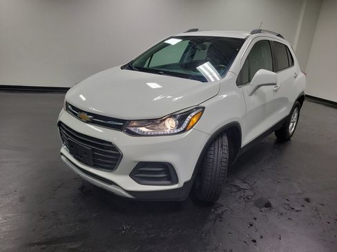 Used 2017 Chevrolet Trax LT w/ LT Convenience Package FWD image 5