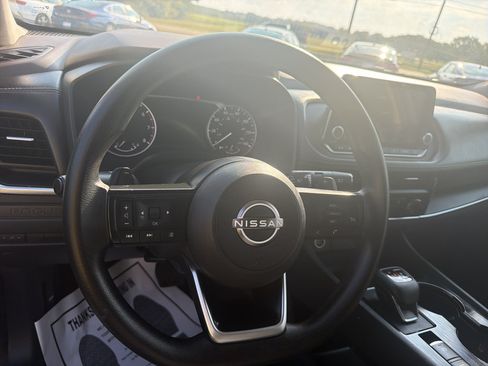 Used 2022 Nissan Rogue S AWD/4WD image 10