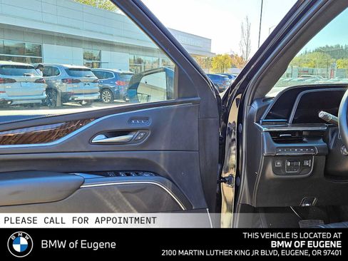 Used 2024 Cadillac Escalade ESV Premium Luxury Platinum AWD/4WD image 23