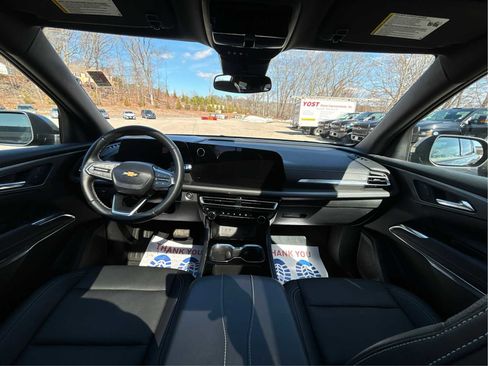 Used 2025 Chevrolet Traverse LT w/ Sun and Wheel Package image 27