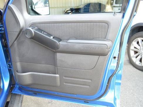 Used 2010 Ford Explorer Sport Trac XLT AWD/4WD image 30